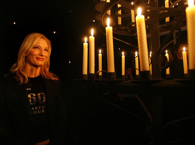 Godzina dla ziemi to czas, gdy na całym globie gasną światła. W ten sposób mieskzańcy różnych kontynentów łaczą się w wezwaniu do działania na rzecz ochrony klimatu