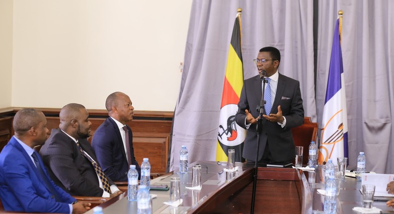 Katikkiro Charles Peter Mayiga addressing Gashumba and his team at Bulange, Mengo