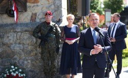 Prezydent Duda: Lech Kaczyński dostrzegał potrzeby miejscowości w całej Polsce