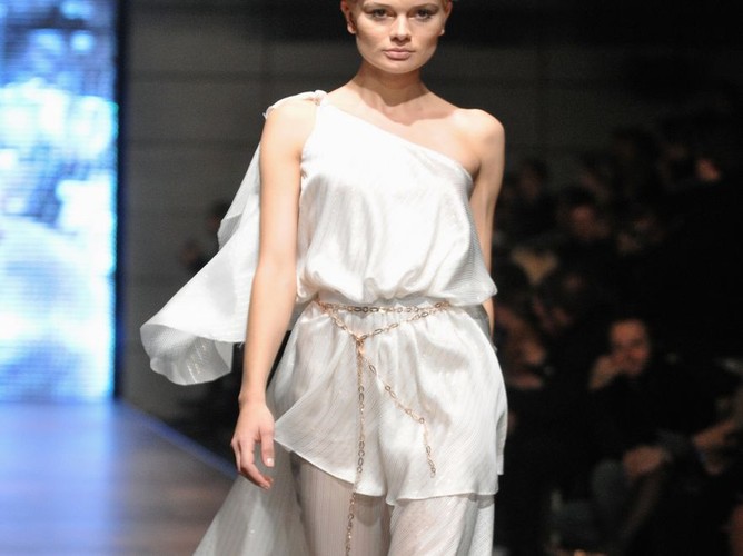 Natalia Jaroszewska w kolekcji wiosna-lato 2011 na Fashion Week Poland