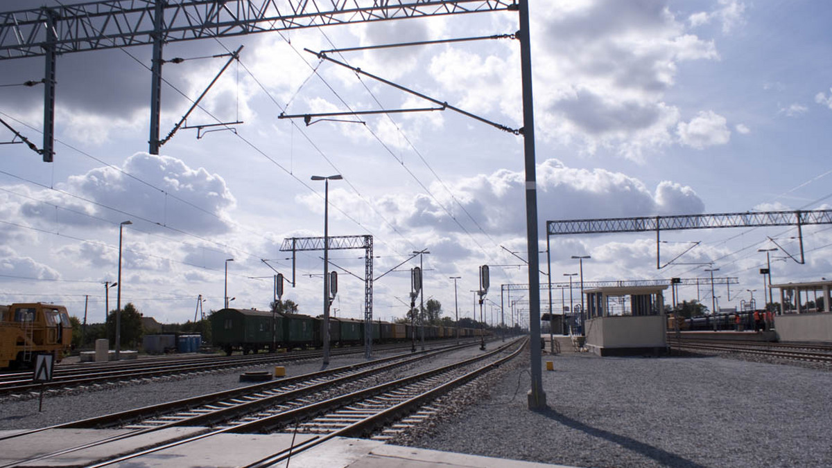 Rozpoczęła się elektryfikacja linii kolejowej nr 71 Ocice – Rzeszów. Dzięki tej inwestycji o wartości ponad 67 mln zł, możliwe będzie uruchomienie bezpośredniego połączeń między stolicą Podkarpacia a Warszawą.
