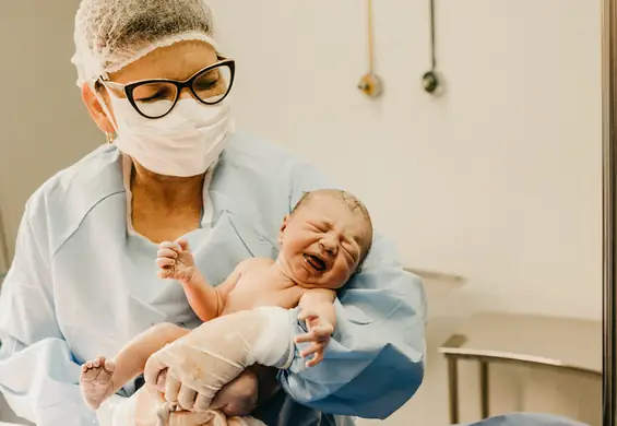 "Mąż nie wybaczy mi, jeśli urodzę w wodzie. Mówi, że ból buduje więź z dzieckiem"