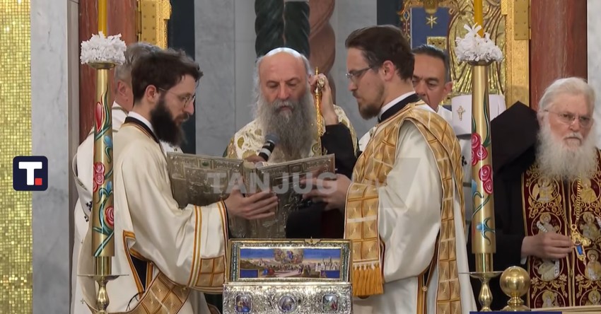 Porfirije na molebanu za ispraćaj Časnog pojasa Bogorodice