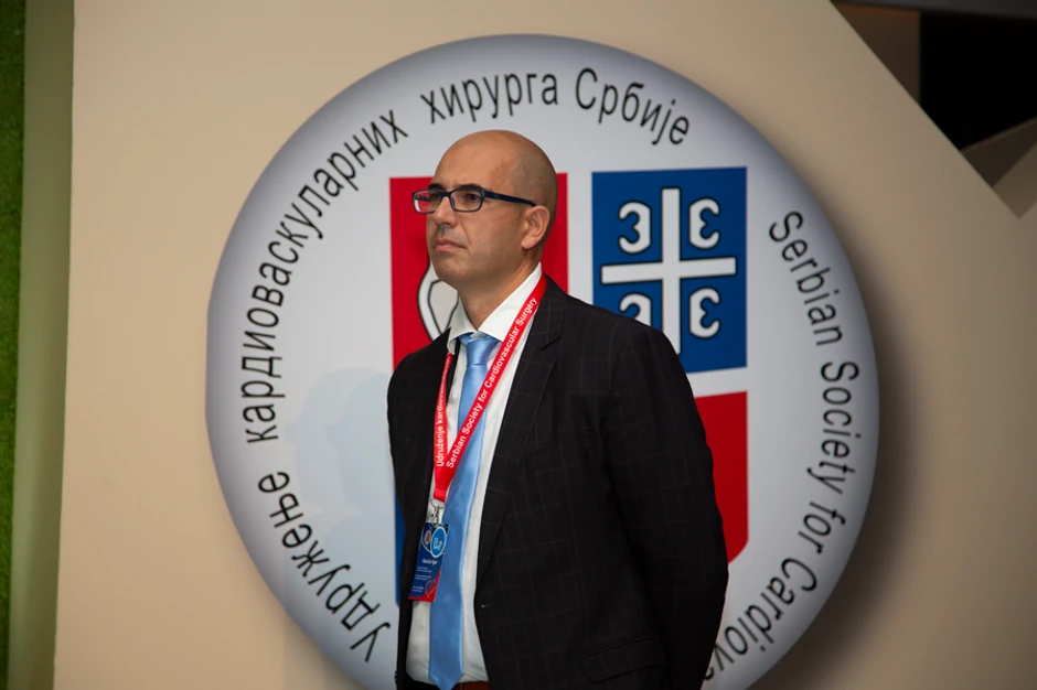 Ukoliko je prečnik aneurizme veći od 5,5 cm kod muškaraca i 5 cm kod žena, savetuje se operativno lečenje kako bi se sprečilo pucanje aneurizme, kaže doc. dr Igor Končar