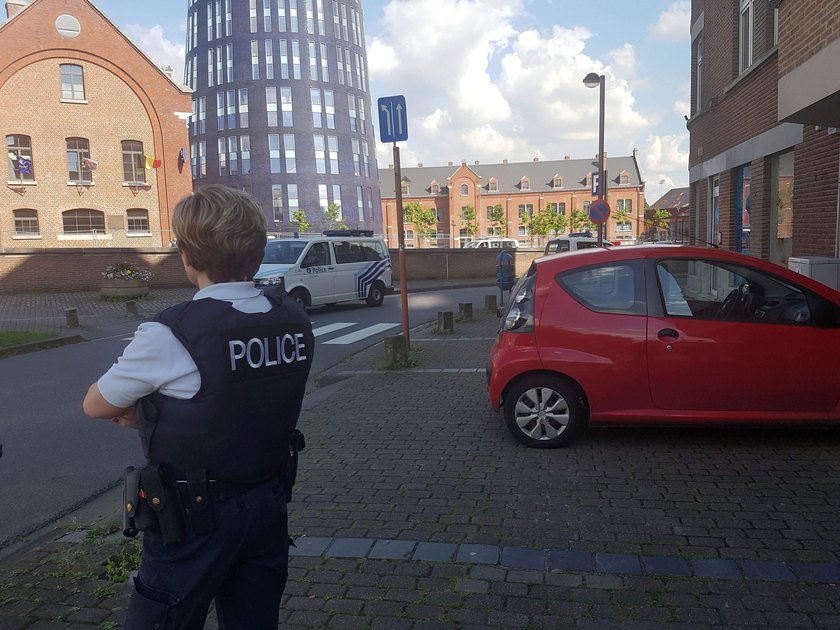 Atak na policjantów w Charleroi.