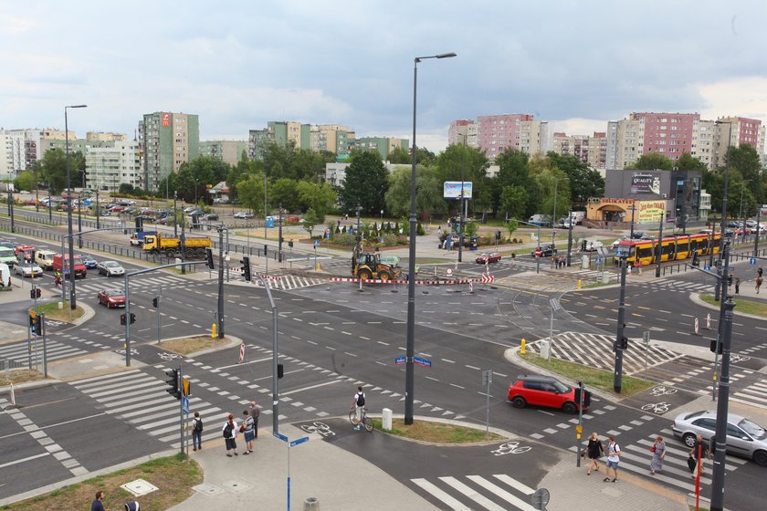 Paraliż komunikacyjny na Bemowie. Tramwaje jeździły za blisko siebie. Trzeba zrywać tory