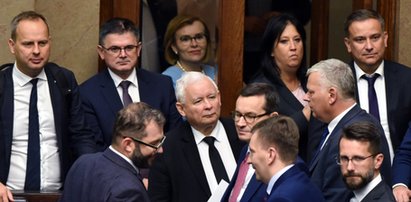 Poparcie dla PiS rośnie, ale ta partia traci władzę. O co chodzi?