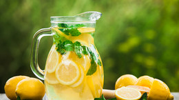 Lemoniada cytrynowa z mietą