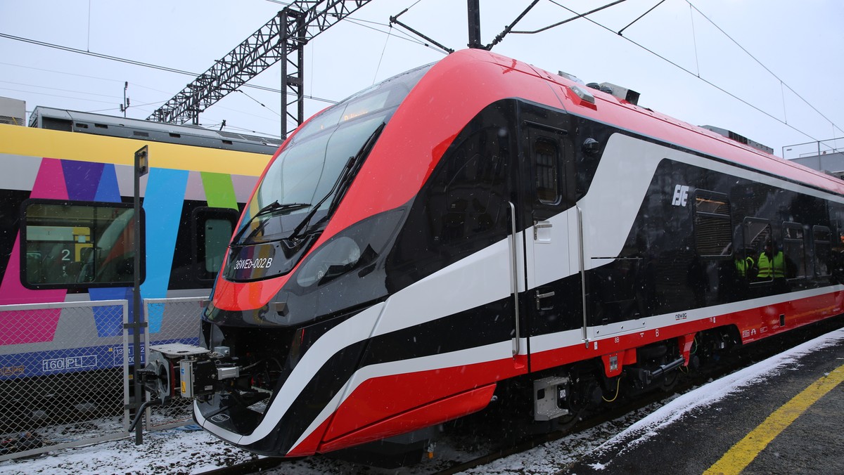 Pociąg Impuls w Opolu znowu nie działa, poszukiwani specjaliści do jego naprawy [Źródło: Onet]