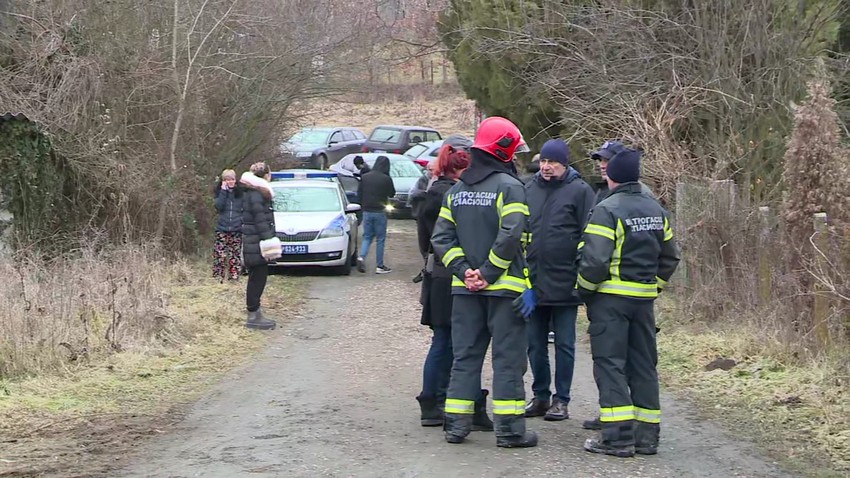 Pripadnici Vatrogasno - spasilačke jedinice na mestu tragedije u Velikom Borku