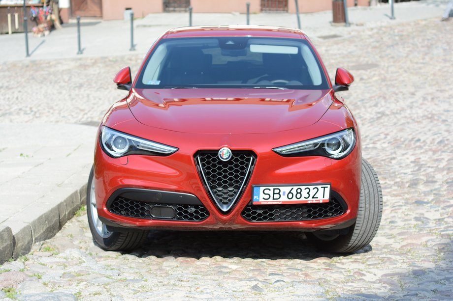 Alfa Romeo Stelvio (4)