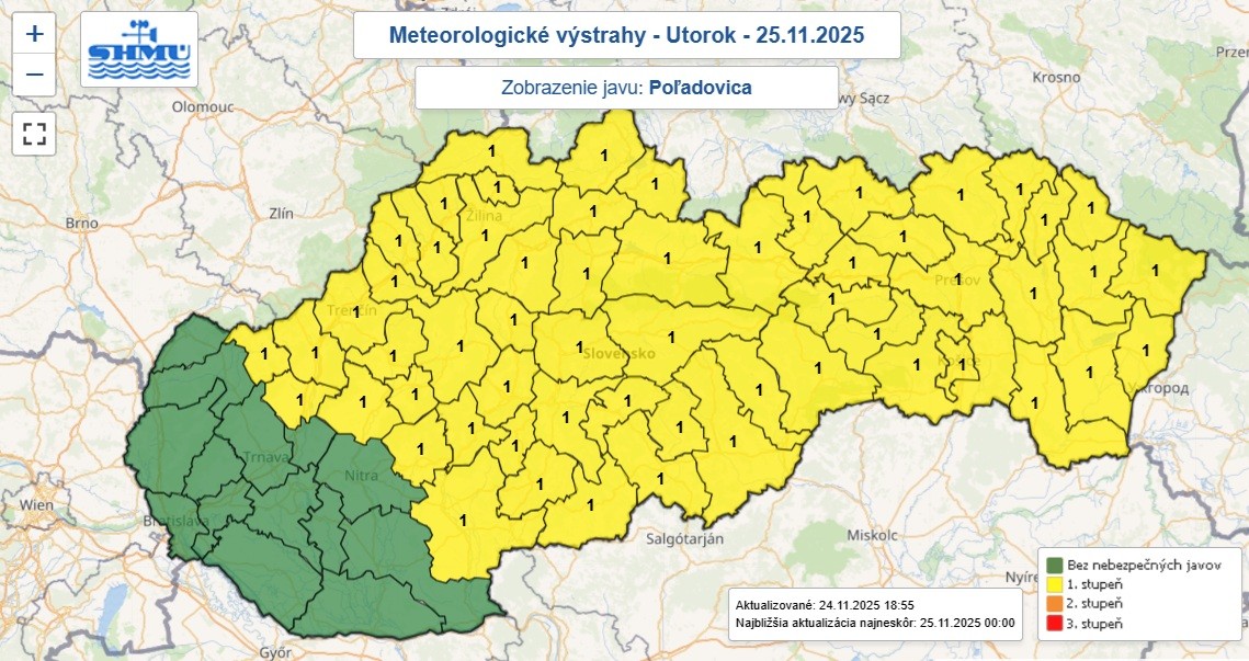 Výstraha prvého stupňa pred poľadovicou bola v noci z pondelka na utorok vydaná pre žltou farbou označené okresy Slovenska.