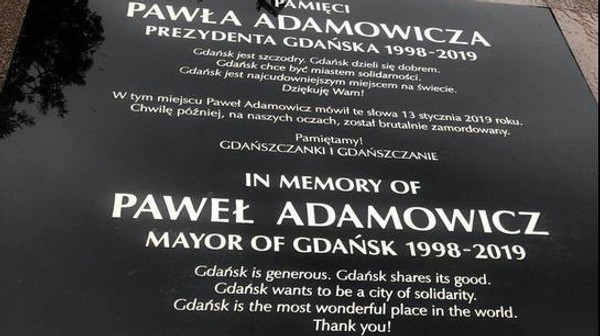 – Mija 5 lat od tragicznych wydarzeń, które miały miejsce podczas finału Wielkiej Orkiestry Świątecznej Pomocy na Targu Węglowym. Ich skutkiem była śmierć prezydenta Pawła Adamowicza. Zapraszamy wszystkich tych, którzy chcą wspomnieć i upamiętnić pana prezydenta, do bycia razem – mówi Aleksandra Dulkiewicz, prezydent Gdańska.