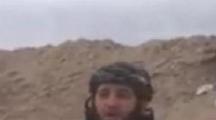 Telitalálat! Élő adásban bombázták le a muszlim harcost - videó!