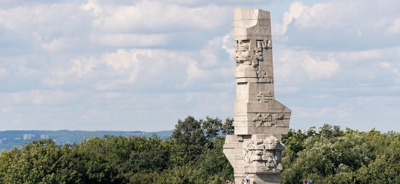 Zerwano i spalono flagi na Westerplatte. Muzeum złożyło zawiadomienie
