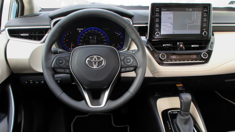 Toyota Corolla 1.8 Hybrid Executive | Test