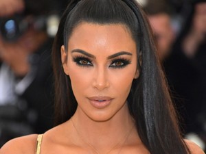 Kim Kardashian feneke úgy csillogott a Met gálán, hogy visszaverte a fényt!