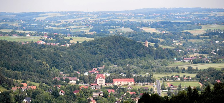 Limanowa: Romowie muszą się wyprowadzić, ale gmina ich nie chce