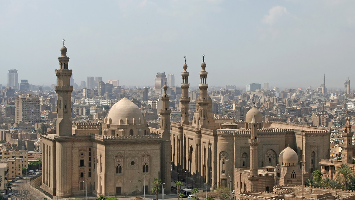 W Egipcie rozpoczęła się dziś druga tura pierwszego etapu wyborów parlamentarnych, który obejmuje głosowanie w 14 prowincjach, w tym w Gizie i Aleksandrii. Egipcjanie wybierają ponad 200 deputowanych, którzy nie zostali wyłonieni w pierwszej turze.