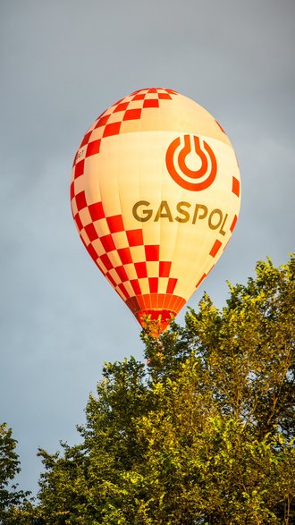 II Zawody Balonowe "In The Silesian Sky" - start balonów świtem z pszczyńskiego parku zamkowego - 25.06.2022 r. - autor: Andrzej Grynpeter