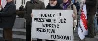 Manifestacja zorganizowana przez PiS w proteście przeciwko planom rządu dotyczącym wydłużenia wieku emerytalnego.