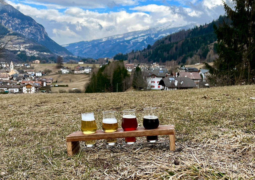 Degustacja piwa w kraftowym browarze Birra di Fiemme