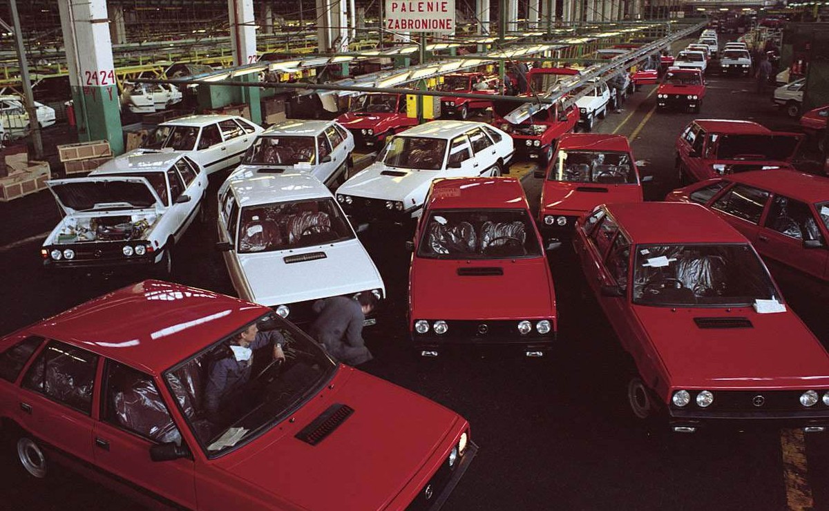 Produkcja Polonezów w Fabryce Samochodów Osobowych (FSO) na Żeraniu rok 1989