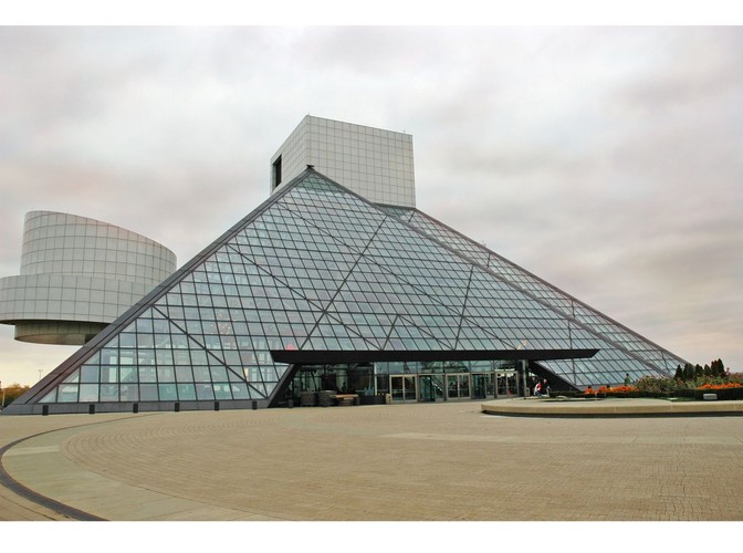 Rock and Roll Hall of Fame w Cleveland, trafił na listę najbrzydszych budowli na świecie 'Forbesa' z wysoką, drugą pozycją