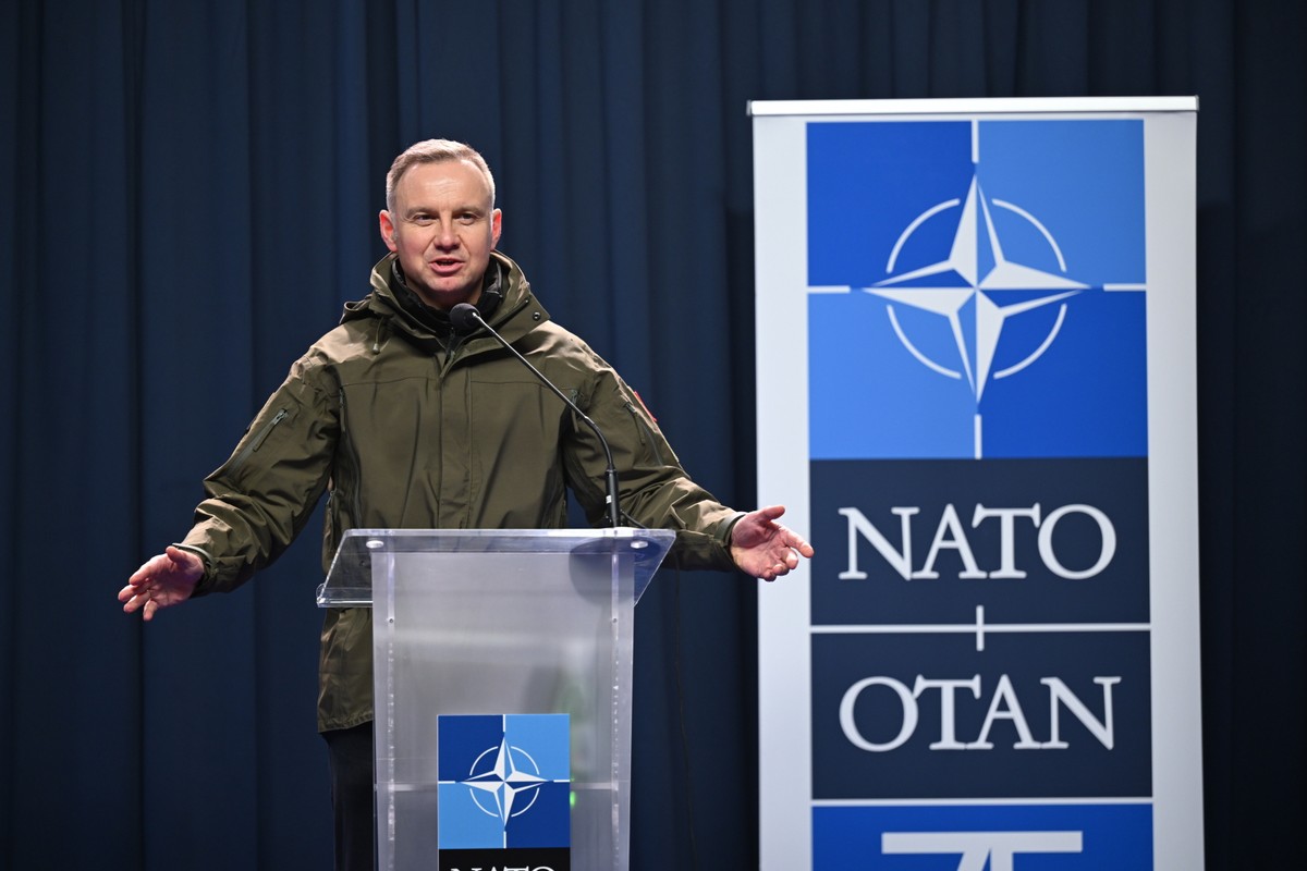 Prezydent RP Andrzej Duda podczas wypowiedzi dla mediów w trakcie ćwiczeń NATO pod kryptonimem DRAGON 24 w Korzeniewie