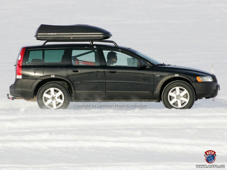 Zdjęcia szpiegowskie: Nowe Volvo XC 60 ukryte pod karoserią XC 70.