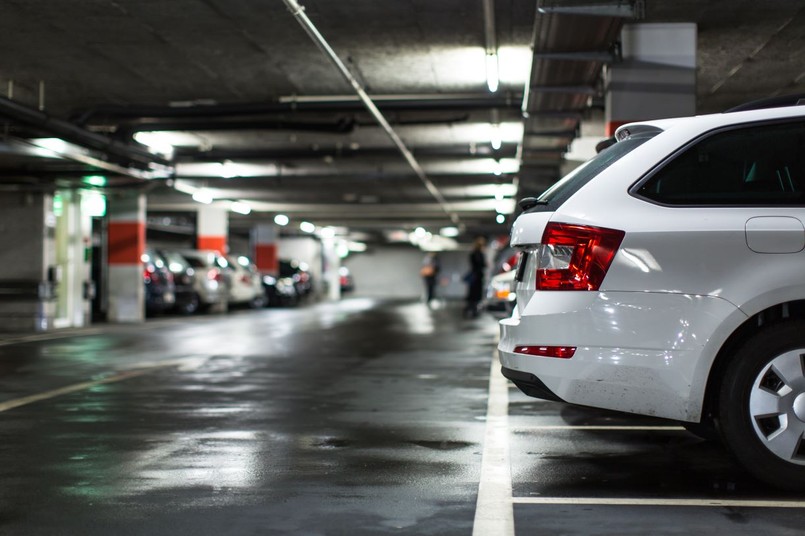 parking podziemny garaż miejsce parkingowe samochód