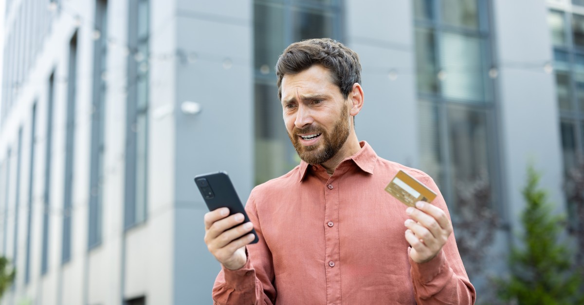 Komornik zajął Twoje konto? Oto 5 tarcz ochronnych, o których musisz wiedzieć, żeby nie zostać z niczym w 2026 roku