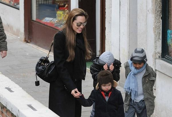 Angelina Jolie i Brad Pitt z dziećmi w Wenecji