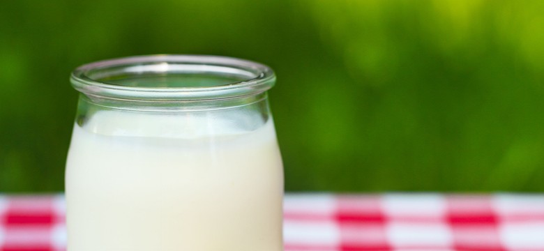 Mleko chroni przed rakiem? Ekspert tłumaczy