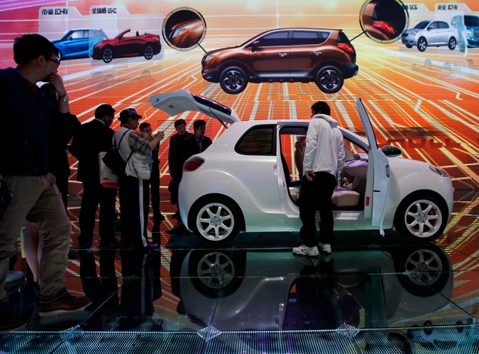 Salon samochodowy w Szanghaju... Jest na czym zawiesić oko :)