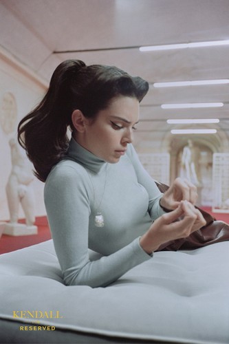 Kendall Jenner w kampanii Ciao Kendall Reserved