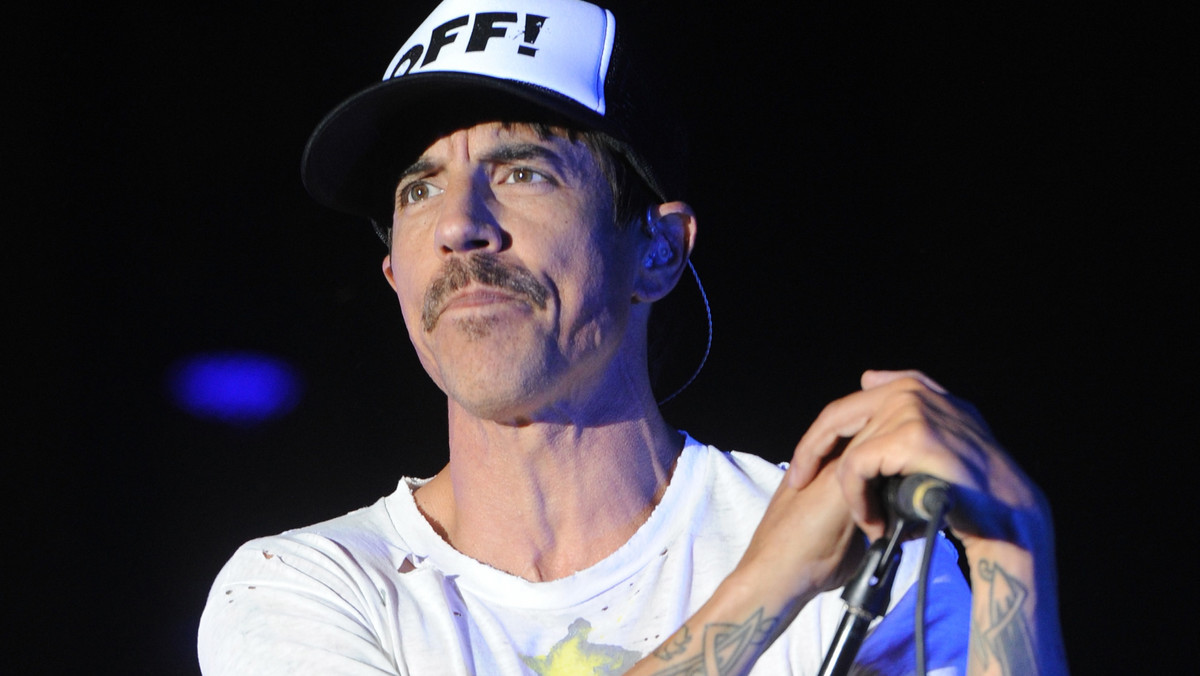 Anthony Kiedis trafił do szpitala. Red Hot Chili Peppers odwołali jeden ze swoich koncertów, teraz przełożyli kolejny występ. Zespół wystosował oświadczenie w sprawie i oznajmił, że wokalista musi zostać w szpitalu ze względu na komplikacje związane z grypą żołądkową, a jego matka dodała, że uniknął operacji.