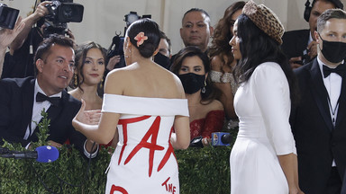 Met Gala 2021. Cara Delevingne i Alexandria Ocasio-Cortez z odważnym apelem