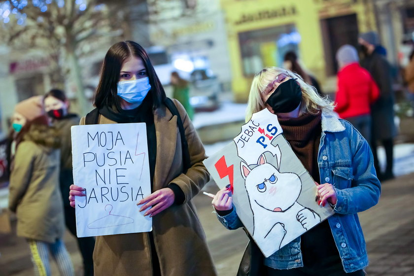 Trybunał Konstytucyjny opublikował uzasadnienie wyroku ws. aborcji. Protesty w Polsce