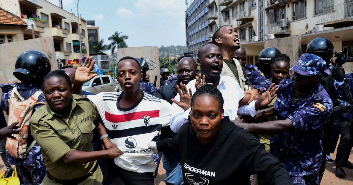 Uganda moves to censor the media ahead of its presidential elections