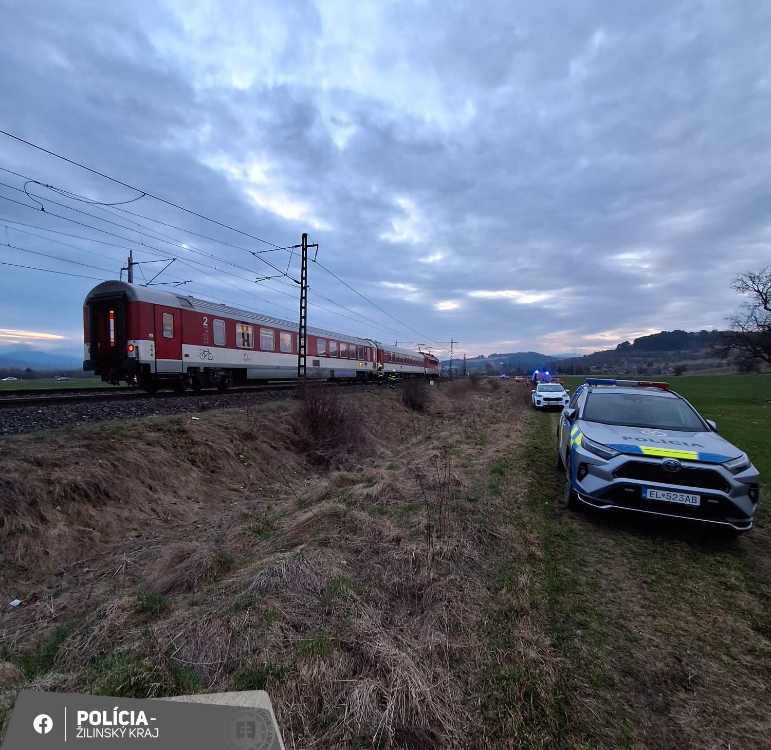 Vlak se sudario s dvije osobe u blizini Beňadiková.