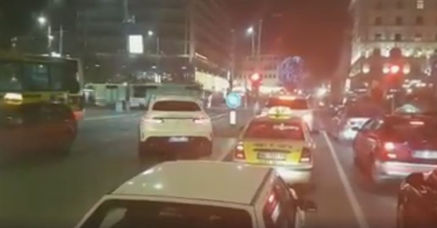 Bahati vozač u Francuskoj ulici