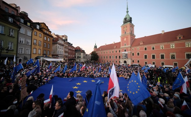 Warszawa, pl. Zamkowy. Wiec zorganizowany przez Donalda Tuska