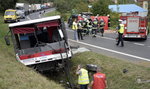 Autokar zderzył się z osobówką. Są ranni! Jedna osoba nie żyje!