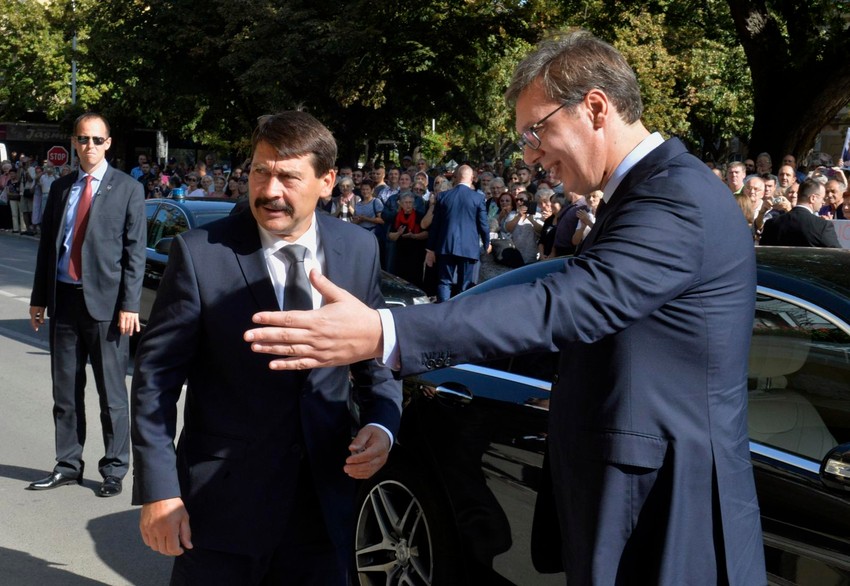 Aleksandar Vučić dočekuje Janoša Adera