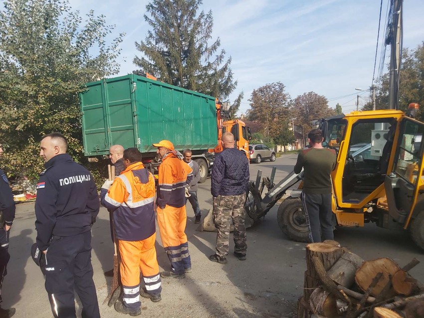 Uklanjanje smeća sa javne površine u Ševinoj ulici