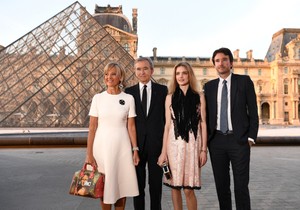 Bernar Arno sa suprugom, sinom i snajom