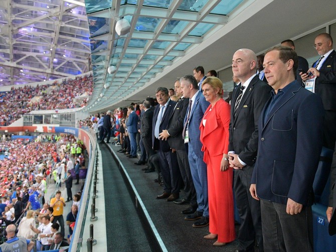 Kolinda u svečanoj  loži na stadionu u Sočiju