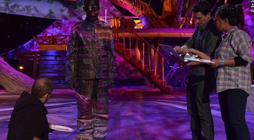 Liu Bolin demonstrira nastanak njegove tehinke