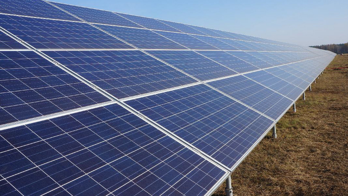 Władze Prostek, Sępopola i gminy Bisztynek podpisały umowy z samorządem województwa na współfinansowanie budowy mikroinstalacji prosumenckich, czyli dających odnawialną energię na własne potrzeby odbiorców.